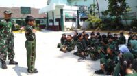 Babinsa Sukun latih Taruna Cilik SD Kartika 46/47 Narotama. (ist) - Babinsa Sukun Latih Taruna Cilik SD Kartika 46/47 Narotama