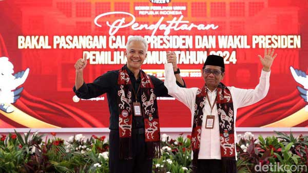 Capres dan cawapres Ganjar Pranowo dan Mahfud MD. (detik.com) - Ganjar-Mahfud Resmi Daftar ke KPU, Baju Beda Warna Punya Makna
