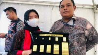 Contoh emas-emas batangan berbagai ukuran yang tersedia di PT Pegadaian. (Seru.co.id/wul) - Harga Emas Naik, Namun Tidak Mengurangi Peminatnya