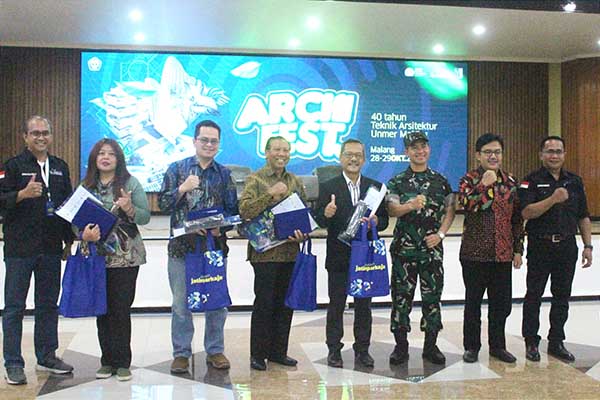 Dandim 0833 bersama Pengurus Pusat Ikatan Alumni Arsitektur Unmer Malang. (ist) - Dandim 0833 Hadiri Rapat Kerja PP Ikatan Alumni Arsitektur Unmer Malang