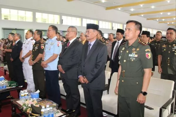 Dandim 0833 Hadiri Wisuda Universitas Merdeka Malang 2022/2023