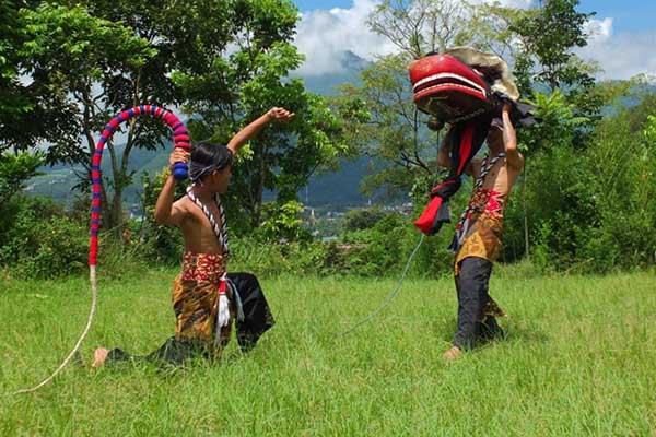 Glendo barong, salah satu pertunjukan budaya yang ditawarkan DKKB kepada wisatawan. (ist) - Tren Wisata ke Batu Naik, DKKB Tawarkan Wisata Pertunjukan Charm Of Batu
