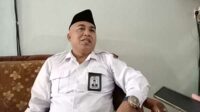 Halili, Ketua KPU Pamekasan saat dimintai keterangan. (Seru.co.id/udi) - KPU Pamekasan Hanya Sediakan 4 Pendaftar Paslon