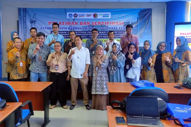 Foto bersama jajaran dosen Polinema dan peserta pelatihan dari Teknik Sipil Polteban. (rhd)