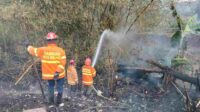 Warga Bakar Sampah, Lahan Kosong di Tasikmadu Terbakar