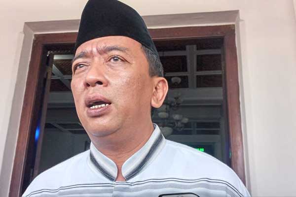 Kepala Dinsos-P3AP2KB, Donny Sandito dalam wawancara dengan awak media. (Seru.co,id/ws8) - Begini Kelanjutan Penanganan Dinsos-P3AP2KB Kepada Anak 7 Tahun Korban Penganiayaan
