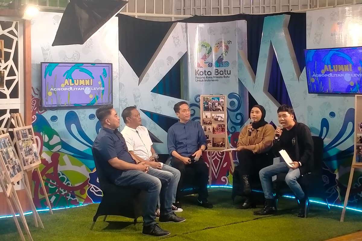 Kepala Diskominfo Batu, Onny Ardiyanto, menjadi tamu di Selayshow Agropolitan Televisi. (dik) - Kominfo Batu Fair 2023 Tampilkan Beragam Seni Hingga Kuliner