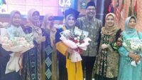 Ketua Persit KCK Cabang XL Dim 0833 Nia Heru Wibowo Sofa bersama Prof Dr Hj Sri Harini MSi. (ist) - Ketua Persit KCK Cabang XL Kodim 0833 Hadiri Pengukuhan Guru Besar UIN Maliki