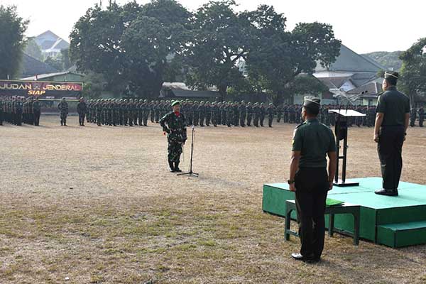 Kodim 0833 kerahkan personel ikuti Upacara 17-an bulan Oktober 2023. (ist) - Kodim 0833 Kerahkan Personel Ikuti Upacara 17-an Bulan Oktober 2023