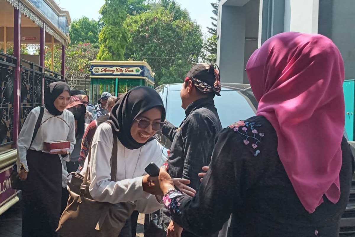 Kunjungan delegasi ASEAN dari 8 negara ke Museum Mpu Purwa setelah berkeliling dengan Macito. (ws8) - Kota Malang Jadi Tuan Rumah ASEAN Panji Festival 2023
