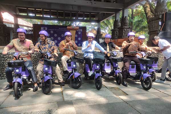 Launching penggunaan sepeda listrik Beam di kampus Universitas Brawijaya. (rhd) - Wujudkan Kampus Ramah Lingkungan, Ratusan Sepeda Listrik BEAM Hadir di UB