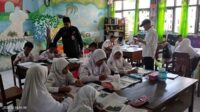 Para pelajar SD Bugih satu saat mengikuti ANBK. (Seru.co.id/udi) - Disdikbud Pamekasan Lakukan Persiapan ANBK di Beberapa SD
