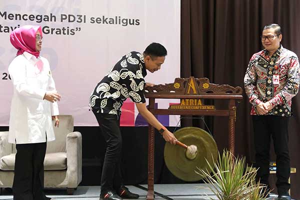 Pemukulan gong, simbolis launching imunisasi Rotavirus gratis. (ist) - Dinkes Kota Malang Launching Rotavirus Gratis, Kuatkan Imunisasi Rutin Lengkap