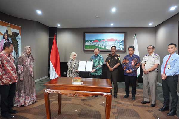 Penandatanganan BAST PSU dari pengembang perumahan kepada Pemkot Batu. (ist) - Pemkot Batu Terima Penyerahan PSU dari 2 Pengembang Perumahan