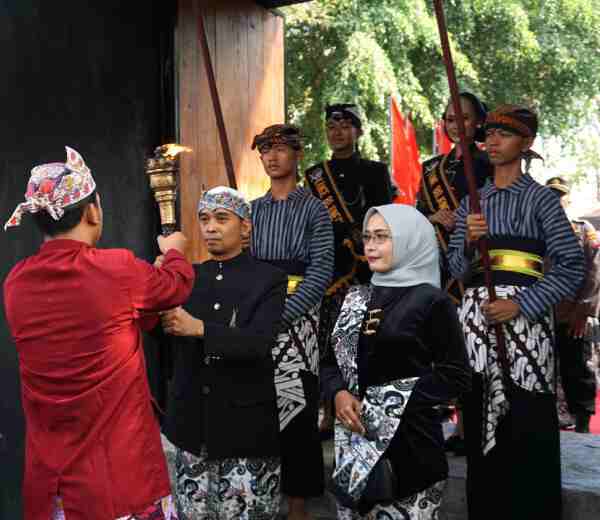 Rangkaian HJB ke-346, Pemkab Gelar Penyemayaman Api Abadi Kayangan Api di Pendopo Malowopati
