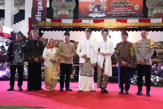 Pagelaran Wayang Kulit Meriahkan HUT ke-22 Kota Batu di Pasar Induk Among Tani