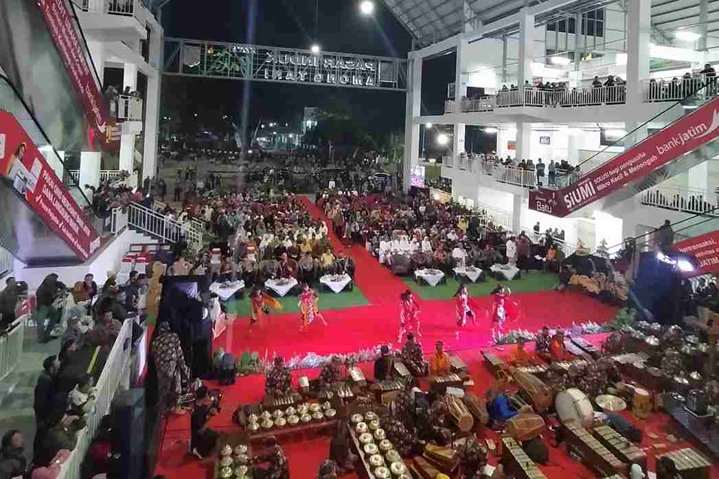Pagelaran Wayang Kulit Meriahkan HUT ke-22 Kota Batu di Pasar Induk Among Tani