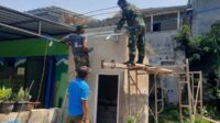 Personel Kodim 0833/Kota Malang bangun 50 jamban sehat. (ist) - HUT ke-78 TNI, Kodim 0833/Kota Malang Bangun 50 Jamban Sehat