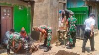 Personel Koramil Sukun bangun jamban sehat untuk masyarakat Tanjungrejo. (ist) - Personel Koramil Sukun Bangun Jamban Sehat untuk Masyarakat Tanjungrejo