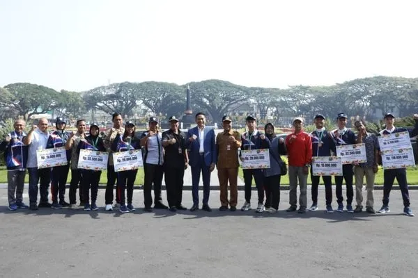 Pj Wali Kota Malang Bagikan Bonus Perolehan Medali Porprov VIII Jatim 2023