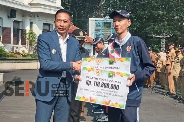 Pj Wali Kota Malang Bagikan Bonus Perolehan Medali Porprov VIII Jatim 2023