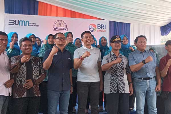 Pj Wali Kota Malang bersama BRI. (ws8) - Pj Wali Kota Malang Minta Kuatkan Ekosistem Urban Farming di Kota Malang