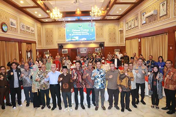 Pj Wali Kota Malang dan jajaran bersama anggota Komisi X DPR RI. (ist) - Sambut Kunker DPR RI, Pj Wali Kota Kenalkan Potensi Wisata Tematik dan Ekonomi Kreatif