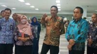 Pj Wali Kota Malang melakukan peninjauan Mal Pelayanan Publik (MPP). (ws8) - Pj Wali Kota Malang Tinjau Mal Pelayanan Publik, Pastikan Kondisi Normal