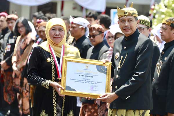 Pj Wali Kota Malang menerima penghargaan terbaik ketiga Aksi Hak Asasi Manusia. (ist) - Pemkot Malang Menerima Penghargaan Terbaik Ketiga Aksi Hak Asasi Manusia
