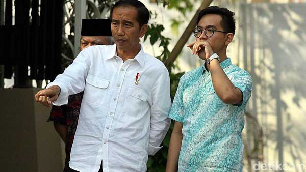 Presiden Jokowi dan Wali kota Solo Gibran Rakabuming. (ist) - Jokowi Soal Isu Gibran Jadi Cawapres: Orang Tua Hanya Mendoakan