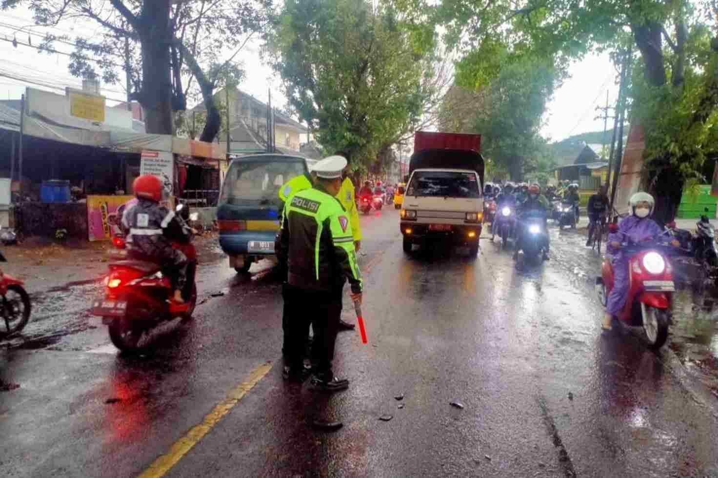 Berusaha Menyalip, Atsari Katn Meninggal Dunia Tertabrak Truk Roda Enam