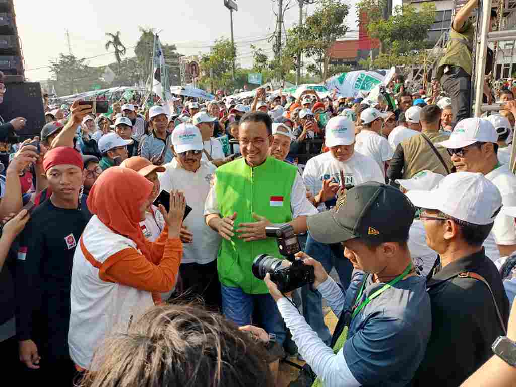 Mlaku Bareng Bersama 1,2 Juta Warga, Pasangan AMIN Ajak Warga Ikut Andil Perubahan
