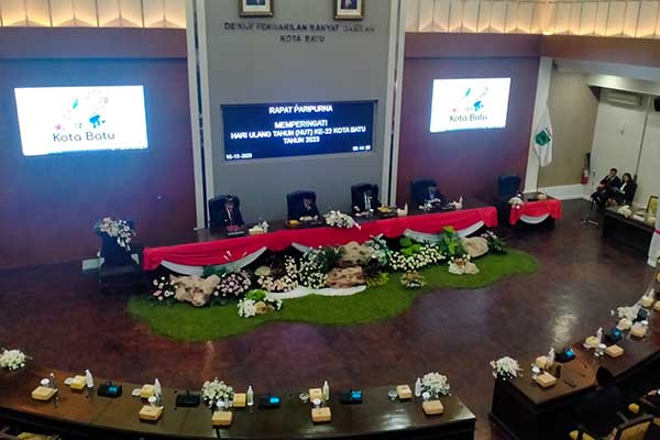 Rapat Paripurna DPRD Batu, memperingati HUT Ke-22 Kota Batu. (Seru.co.id/dik) - Paripurna DPRD Batu Dalam Rangka 22 Tahun Hari Jadi Kota Batu