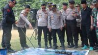 Tactical Floor Game oleh Personel gabungan pengamanan Rakernas PSHT. (ist) - Polres Batu Gunakan Tactical Floor Game di Pengamanan Rakernas PSHT