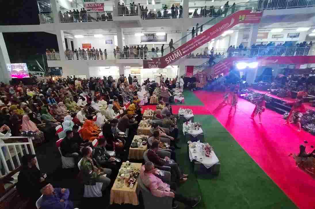 Pagelaran Wayang Kulit Meriahkan HUT ke-22 Kota Batu di Pasar Induk Among Tani