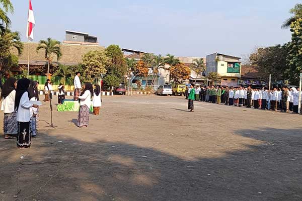 Upacara Hari Santri 2023 di Lapangan Plaza Merjosari. (ist) - Babinsa Koramil 0833/05 Lowokwaru Hadiri Upacara Hari Santri 2023 di Merjosari