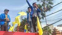 Aksi di depan gedung Dewan Perwakilan Rakyat Daerah (DPRD) Jatim, Rabu (8/11/2023) yang dilakukan oleh seluruh kader PMII se-Jawa Timur. (Seru.co.id/luq) - Picu Kerusakan Lingkungan Hidup, PC PMII Pamekasan Tuntut Tertibkan Tambang Ilegal