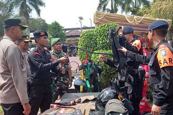 Apel Gelar Pasukan dan Peralatan Kesiapan Penanggulangan Bencana Hidrometeorologi. (ist) - Antisipasi Bencana Hidrometeorologi, Polres Malang Siapkan Peralatan Tanggap Bencana