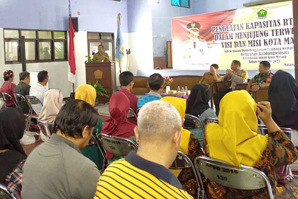 Babinsa Koramil 0833/Sukun turut peningkatan kapasitas RT dan RW. (ist) - Babinsa Koramil 0833/Sukun Turut Peningkatan Kapasitas RT dan RW
