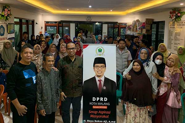 Bayu Rekso Aji bersama konstituennya saat reses blusukan. (ist) - Bayu Rekso Aji Reses Blusukan di Kampung-Kampung Kota Malang