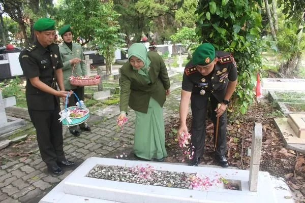Dandim 0833/Kota Malang Hadiri Ziarah Rombongan HUT Korem 083/Bdj
