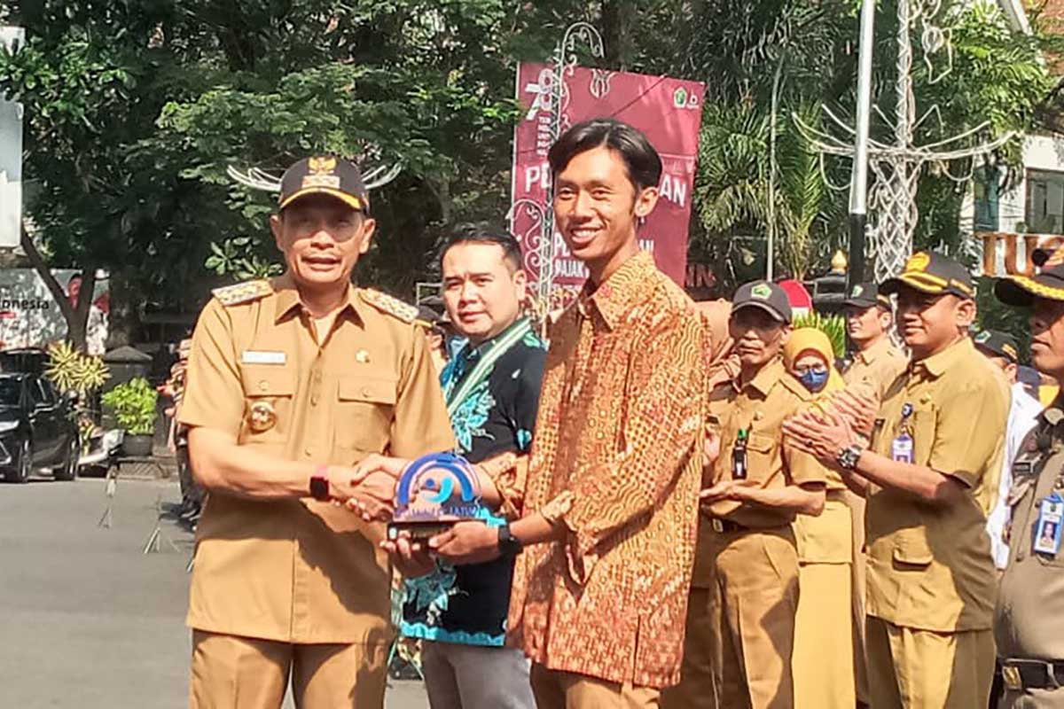 Diskominfo Kota Malang bersama peraih penghargaan. (ist) - Borong Tujuh Penghargaan Kominfo, Pj Wali Kota Malang: Wujud Pelayanan Kepada Masyarakat