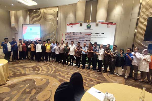 Forkopimda Kota Malang bersama pimpinan partai peserta Pemilu 2024. (rhd) - Bakesbangpol Bekali 570 Caleg DPRD Kota Malang Penguatan Wawasan Kebangsaan