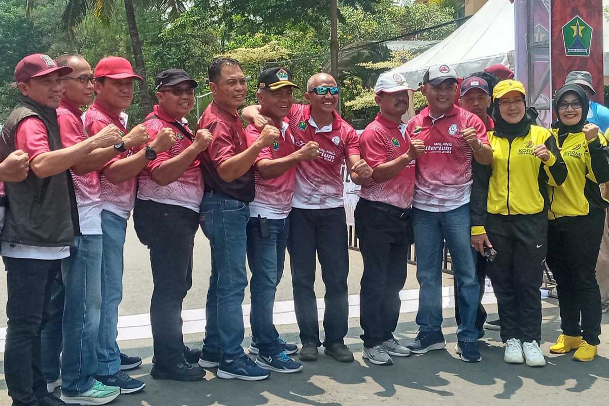Forkopimda dan jajaran OPD dalam Malang Criterium. (ws8) - Pemkot Malang Gagas Malang Criterium Jadi Sport Tourism