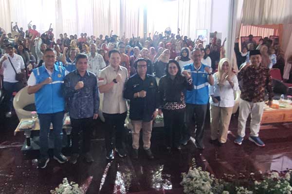 Jajaran Kementerian ran Oemen - Program Bantuan Pasang Baru Listrik Terangi 20.250 Rumah Tangga Tak Mampu di Jatim