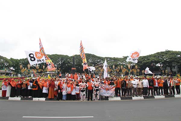Kampanye Perdana, PKS Sapa Warga di Alun-Alun Tugu Kota Malang. (ist) - Kampanye Perdana, PKS Sapa Warga di Alun-Alun Tugu Kota Malang