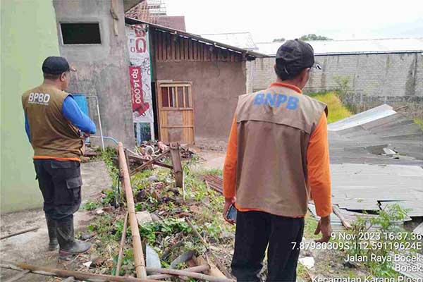 Keadaan Dusun Jambon, Desa Bocek, Kecamatan Karangploso, Kabupaten Malang saat kejadian hujan deras dan angin kencang. (ist) - Hujan Deras dan Angin Kencang Rusak 19 Bangunan Warga Bocek Karangploso