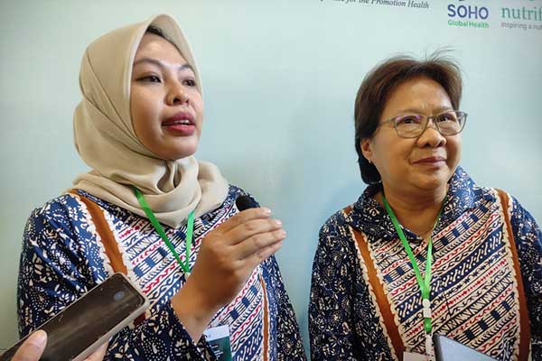 Ketua Pelaksana, Dr nat. techn. Elok Waziiroh, mendampingi Ketua P3FNI, menjawab pertanyaan awak media. (rhd) - Semnas-Kongres P3FNI Usung Pangan Fungsional dan Nutrasetikal di FTB UB