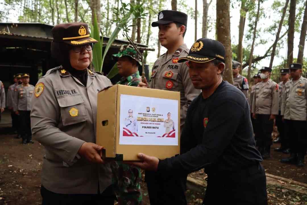 Polres Batu Gelar Baktikes, Baksos dan Penanaman Pohon