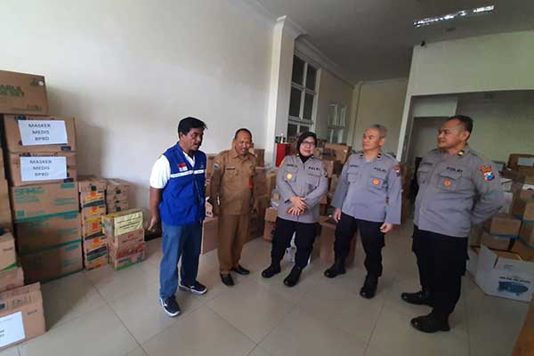 Koordinasi Persiapan Pemberangkatan Bantuan Palestina di Gudang penyimpanan bantuan. (Seru.co.id/dik) - Dinsos Batu dan Polres Batu Koordinasi Persiapan Pemberangkatan Bantuan Palestina